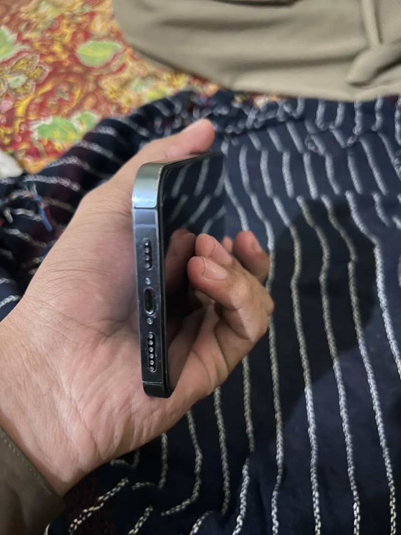 Apple iPhone 13 Pro Max JV 4