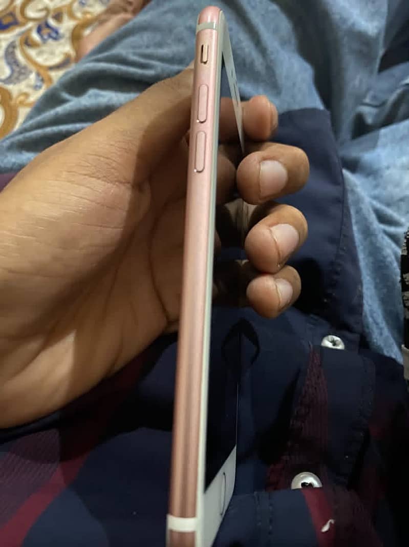 Apple iPhone 7 1