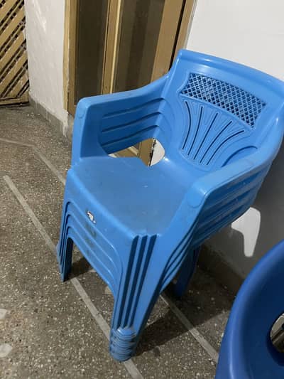 4 Chairs 2 table  for sale 9/10 condition