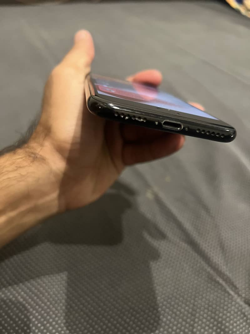 Apple iPhone 7 3