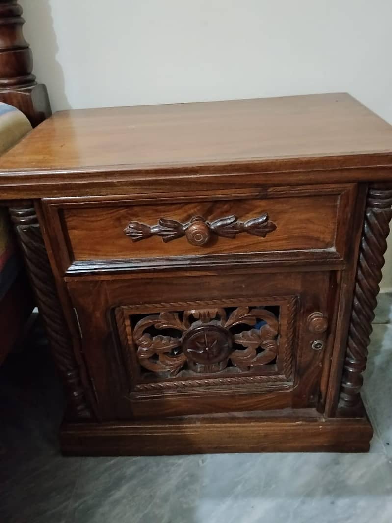 bed dressing table sat 2
