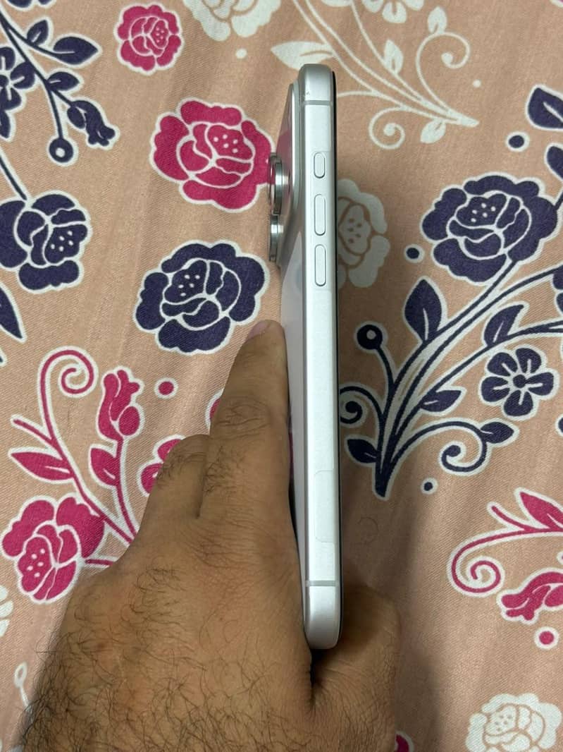 Apple iPhone 17 Pro Max 4