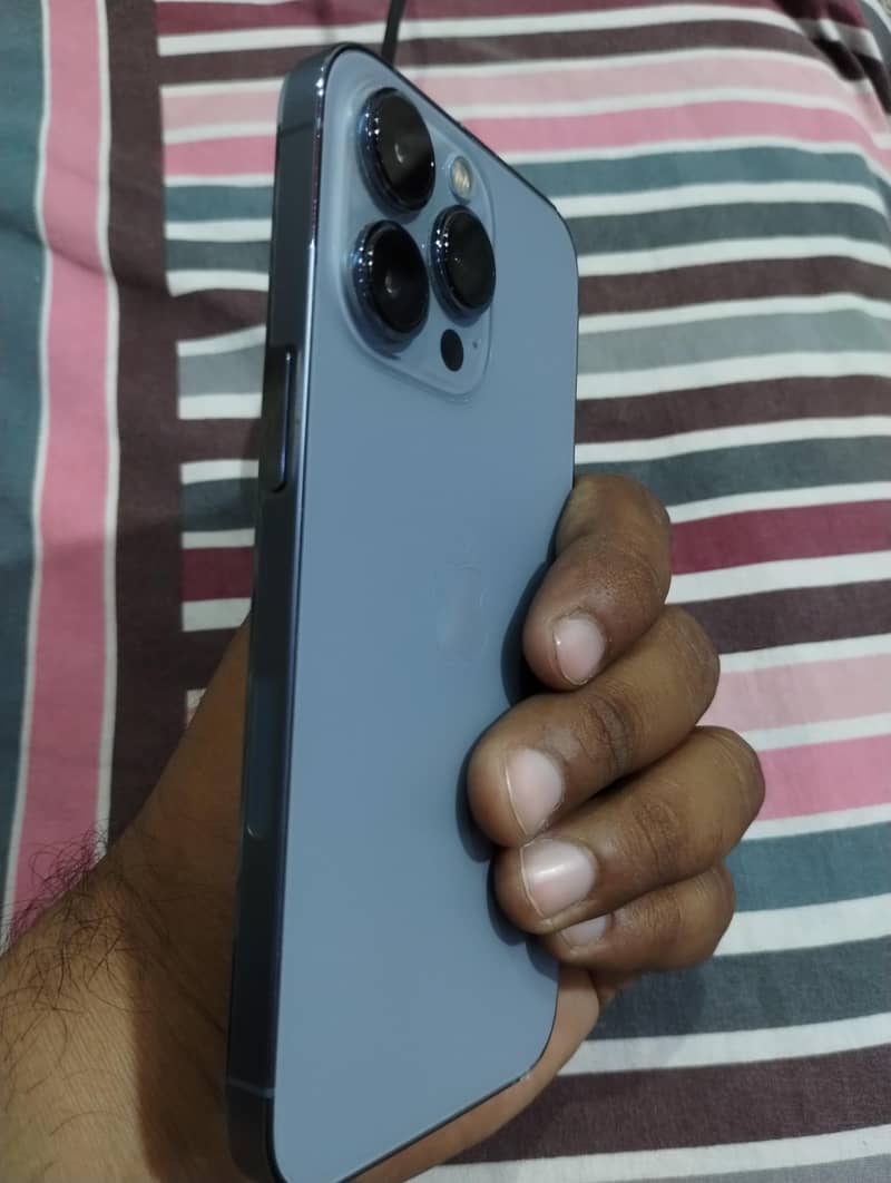 Apple iPhone 13 Pro 2