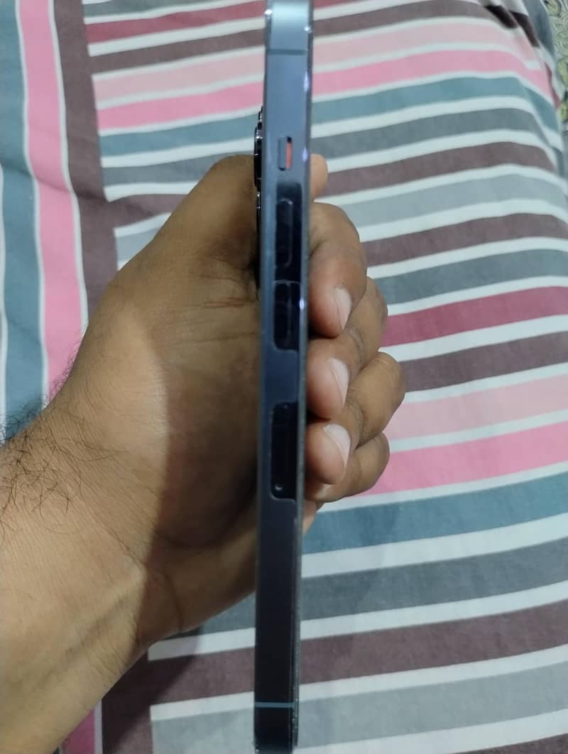 Apple iPhone 13 Pro 4