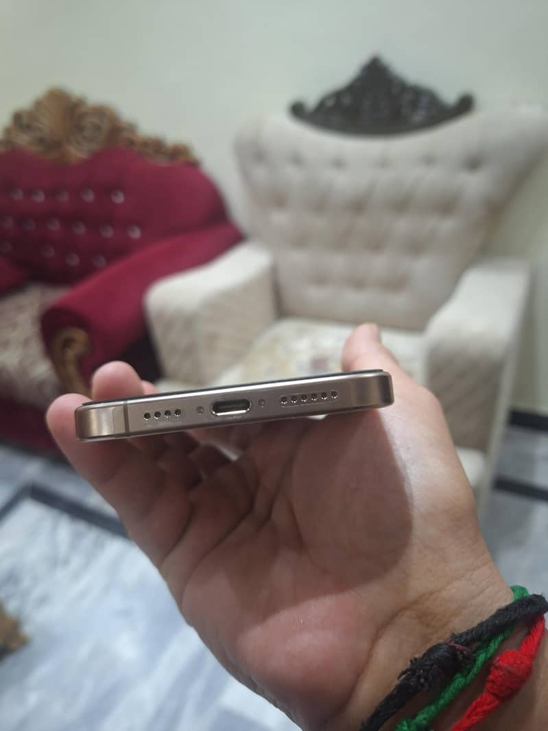 Apple iPhone 16 Pro Max 2