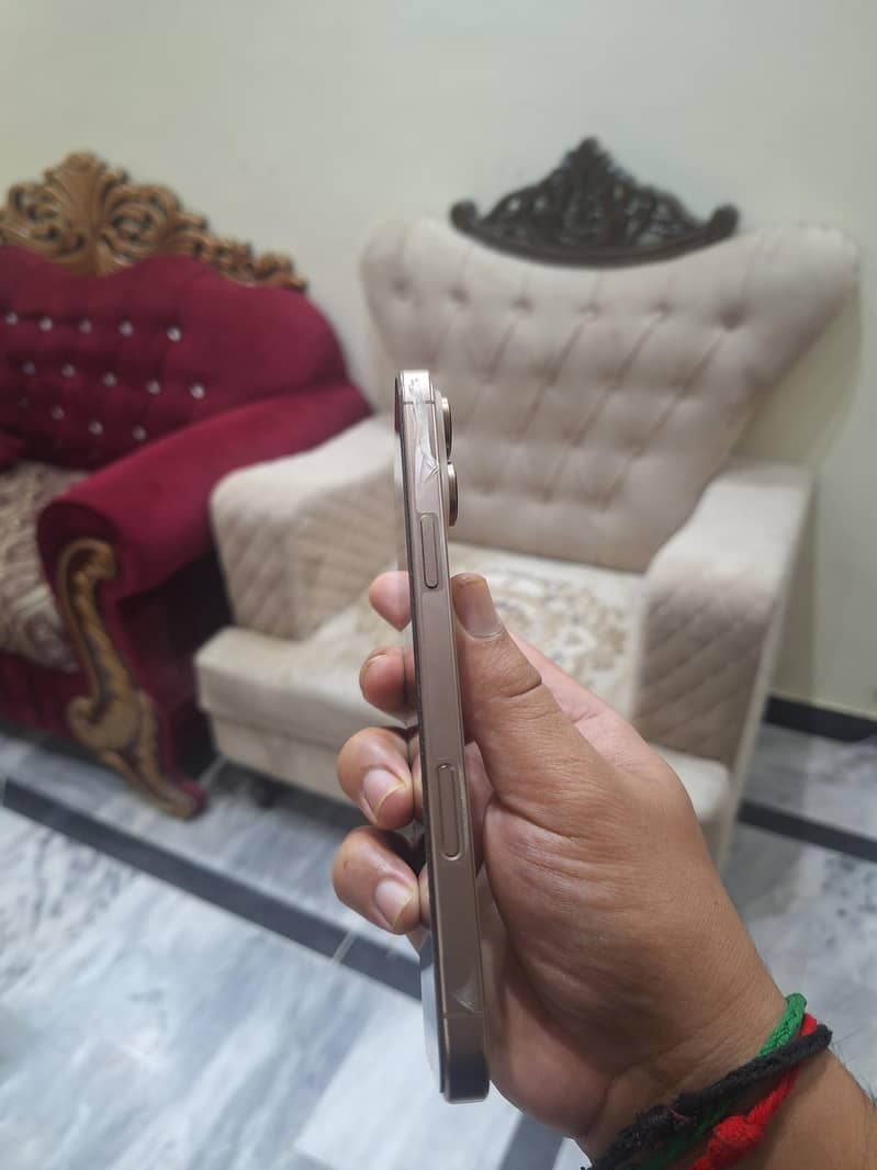 Apple iPhone 16 Pro Max 3