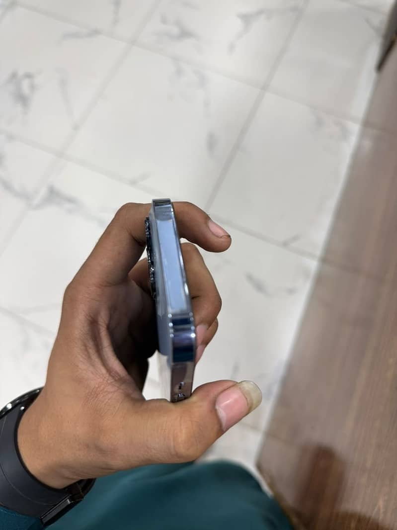 Apple iPhone 13 Pro 4