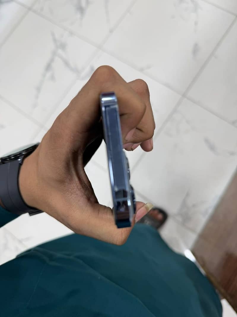 Apple iPhone 13 Pro 8
