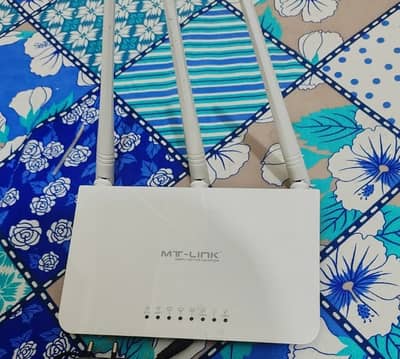 MT Link N300 Router and power bank