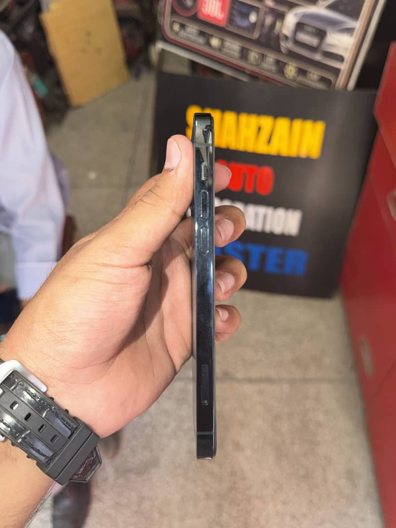 Apple iPhone 12 Pro 2