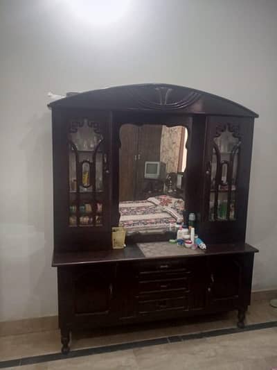 dressing table 10 by 10 condition pure lakdi ke sath beautiful dress