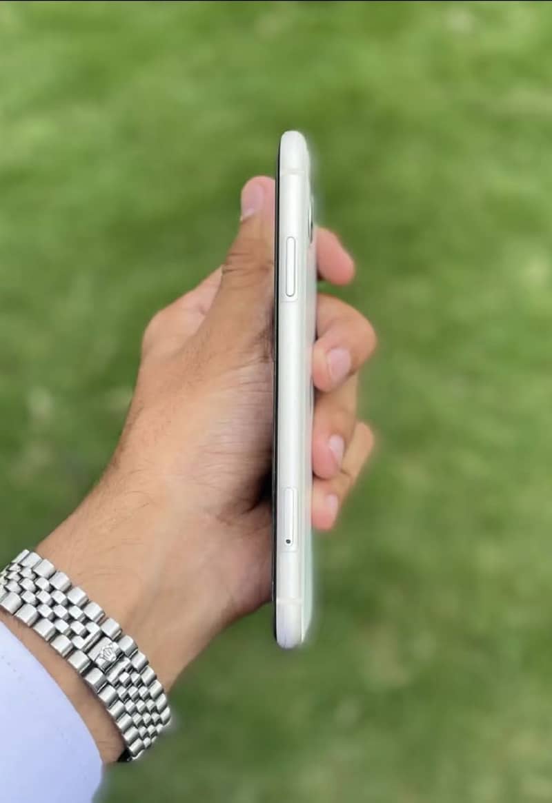Apple iPhone 11 0