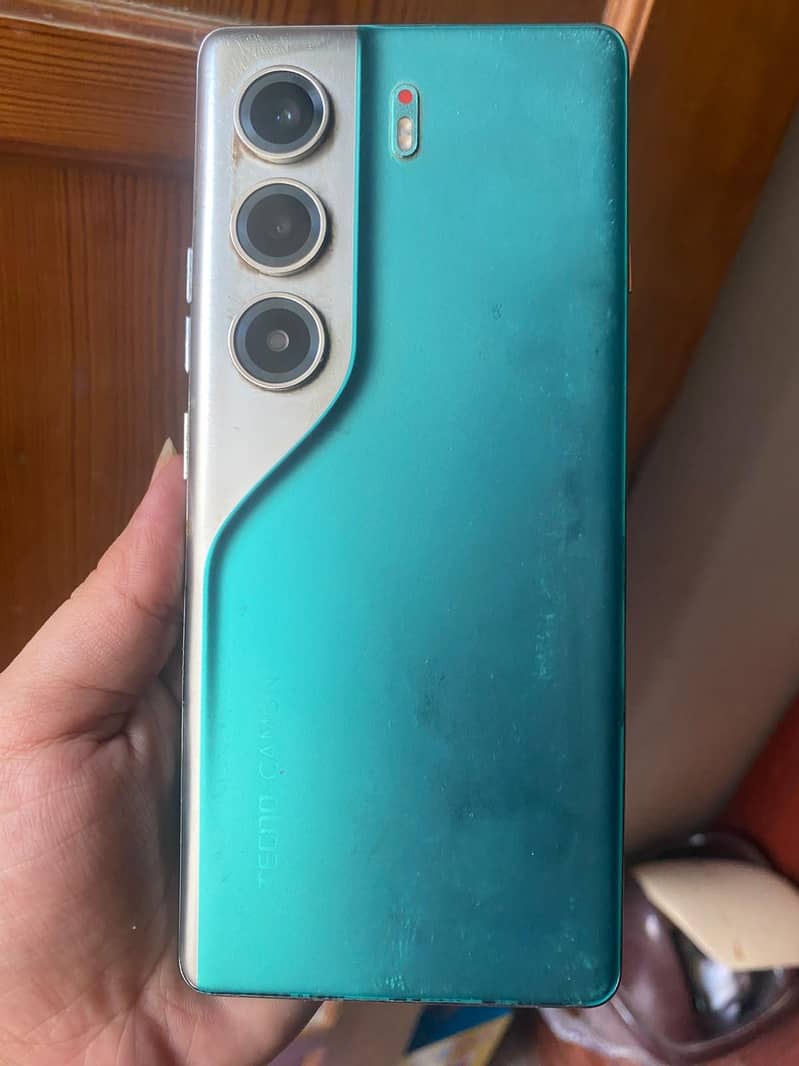 Tecno CAMON 40 Pro 0