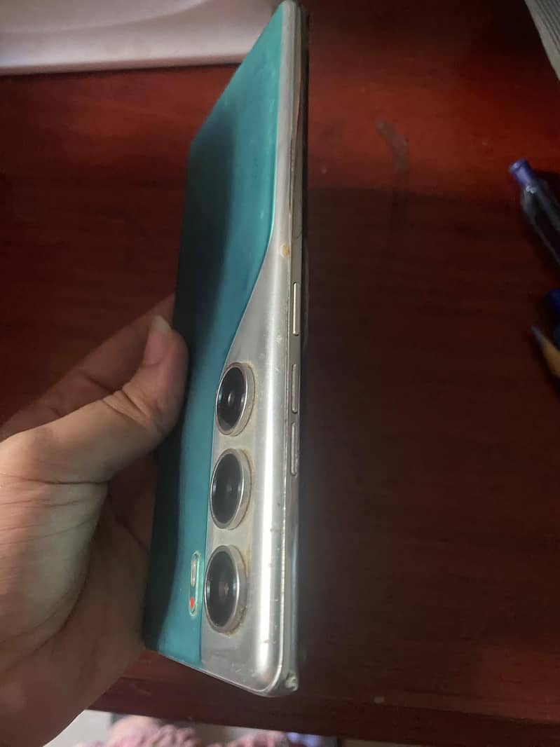 Tecno CAMON 40 Pro 4