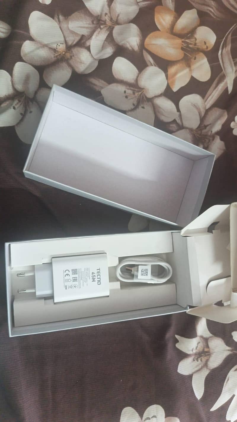 Tecno CAMON 40 Pro 7