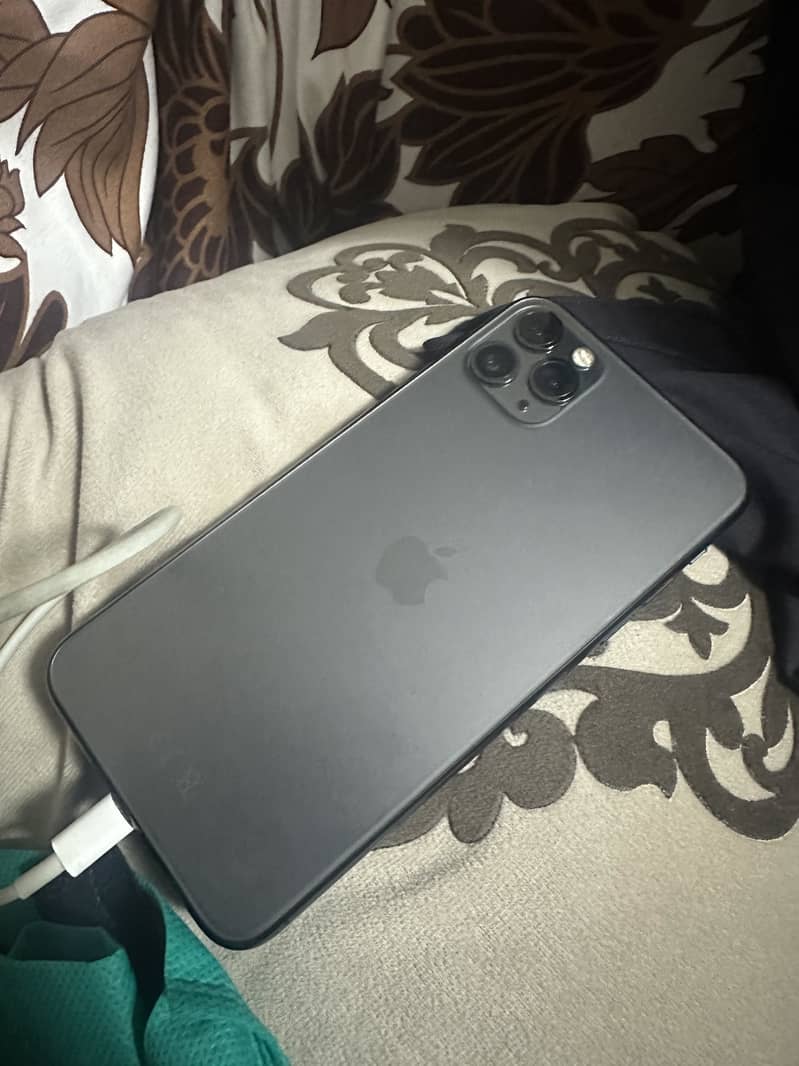 Apple iPhone 11 Pro Max 2