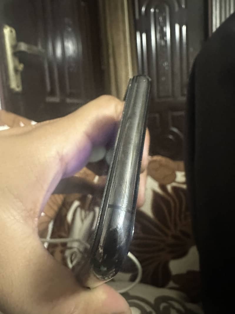 Apple iPhone 11 Pro Max 4