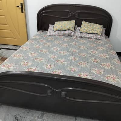 Furniture set, Double Bed without mattress, Dressings Table, 02 Tables