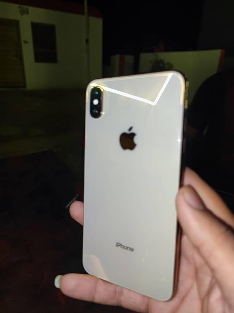 Apple iPhone XS Max 1