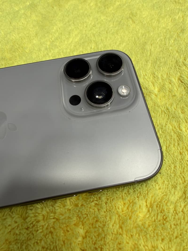 Apple iPhone 16 Pro Max 1