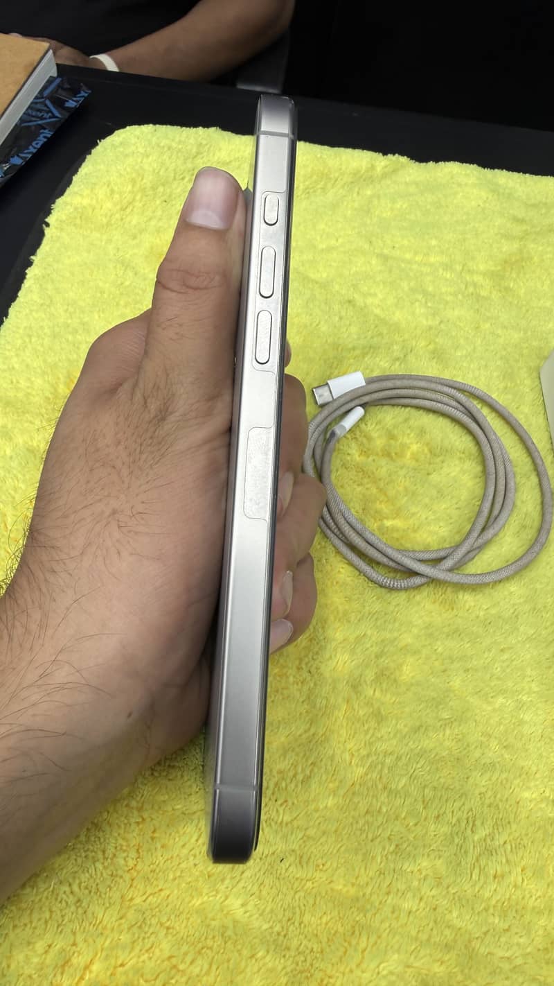 Apple iPhone 16 Pro Max 3
