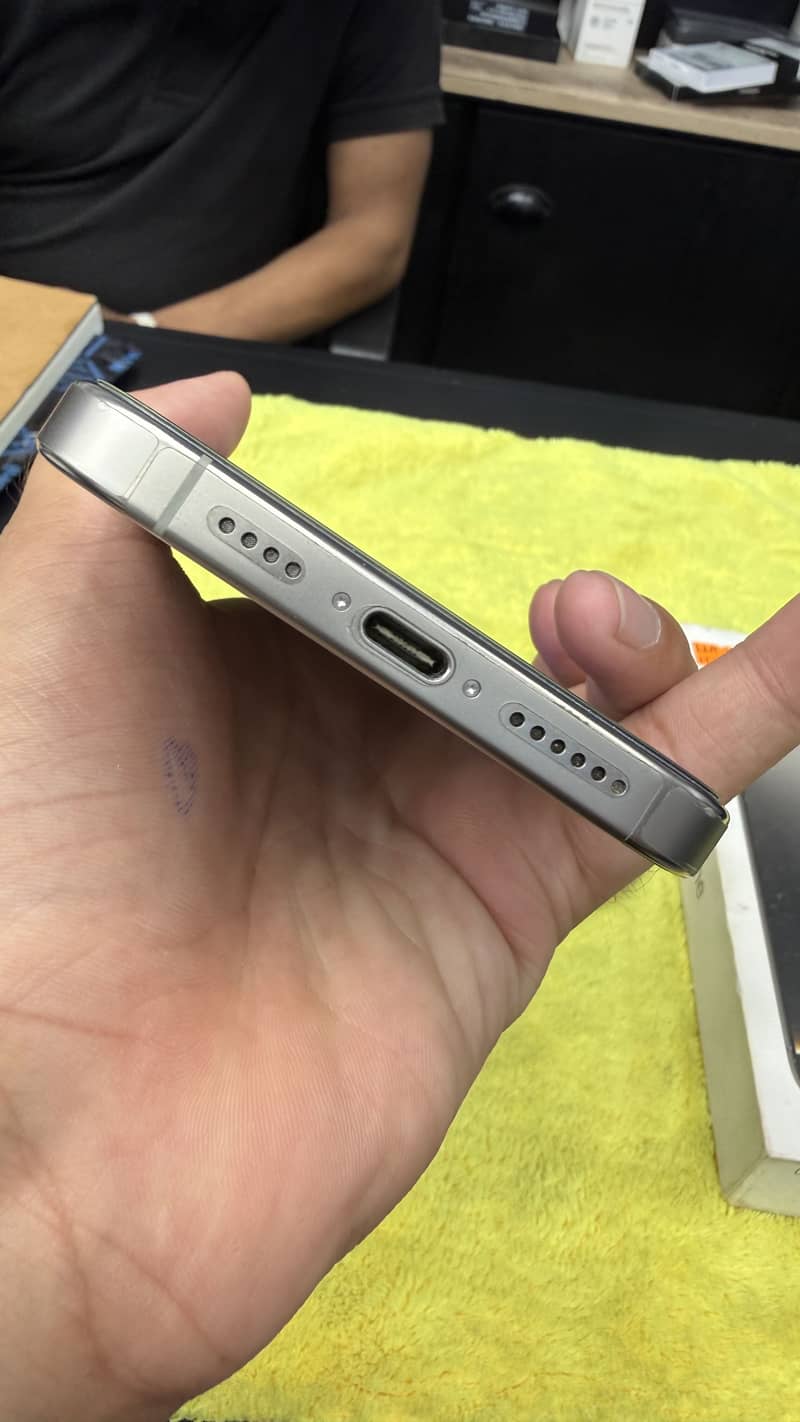 Apple iPhone 16 Pro Max 5