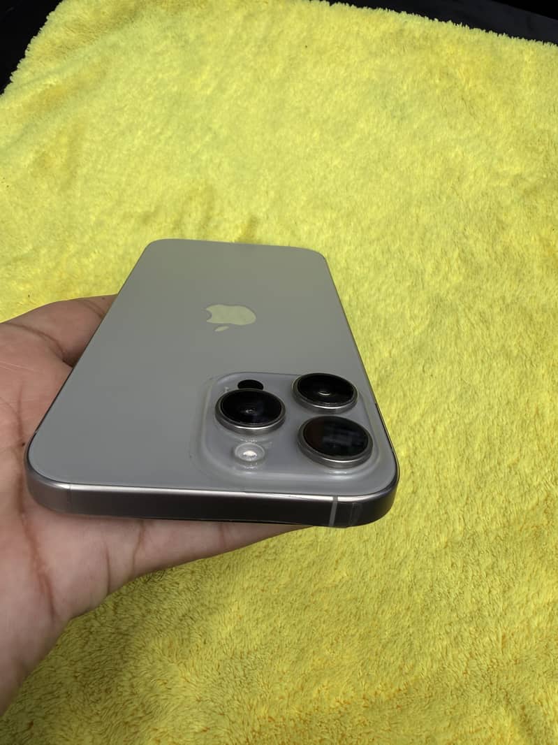 Apple iPhone 16 Pro Max 7