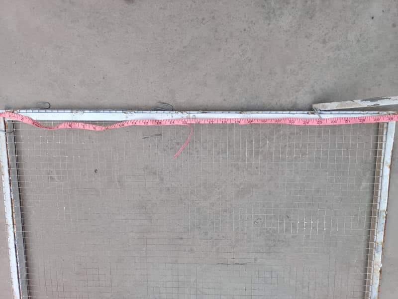 ​شاپ ڈسپلے جالی فریم سائز 30x48 - بہترین کنڈیشن 1