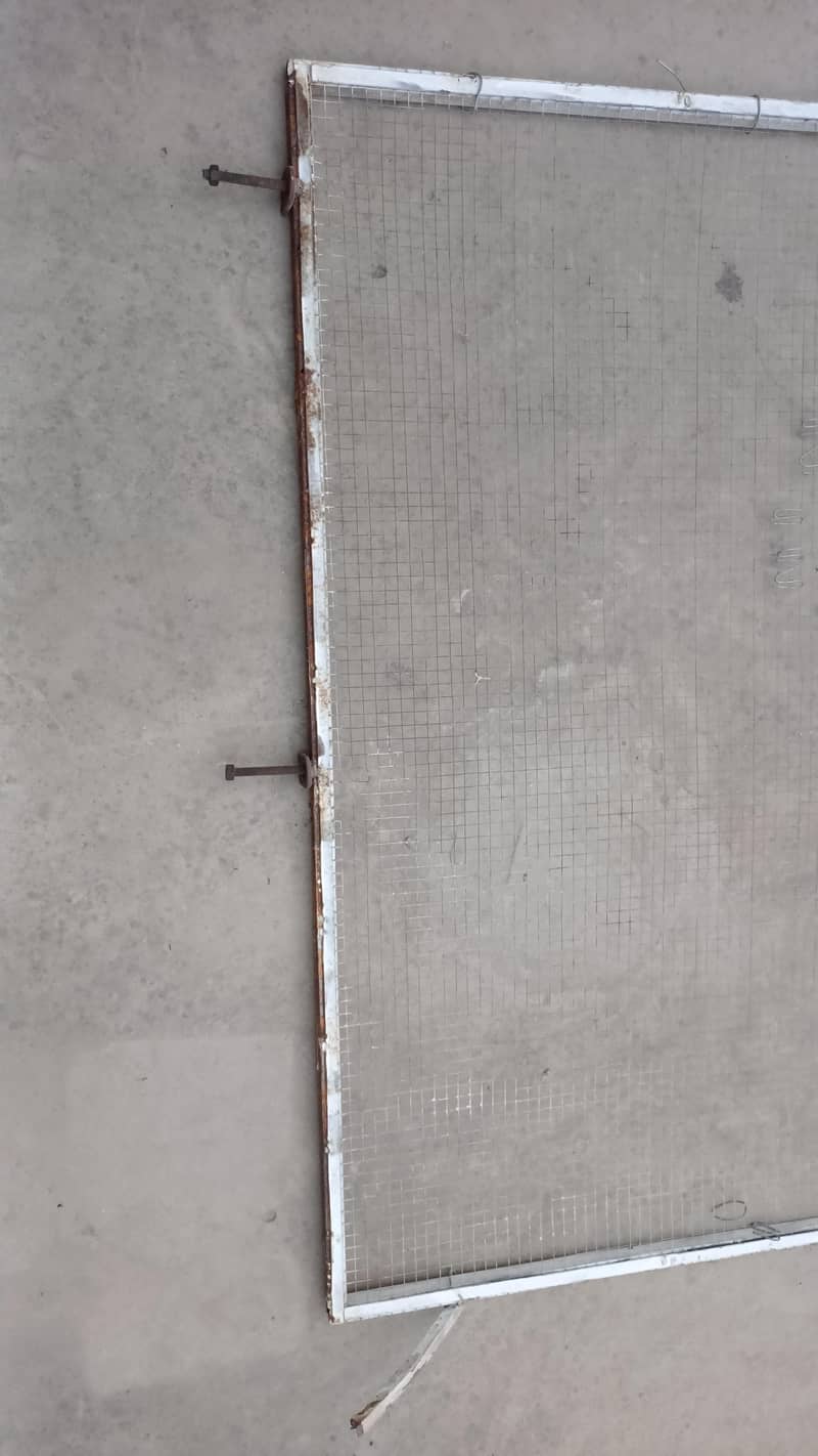 ​شاپ ڈسپلے جالی فریم سائز 30x48 - بہترین کنڈیشن 3