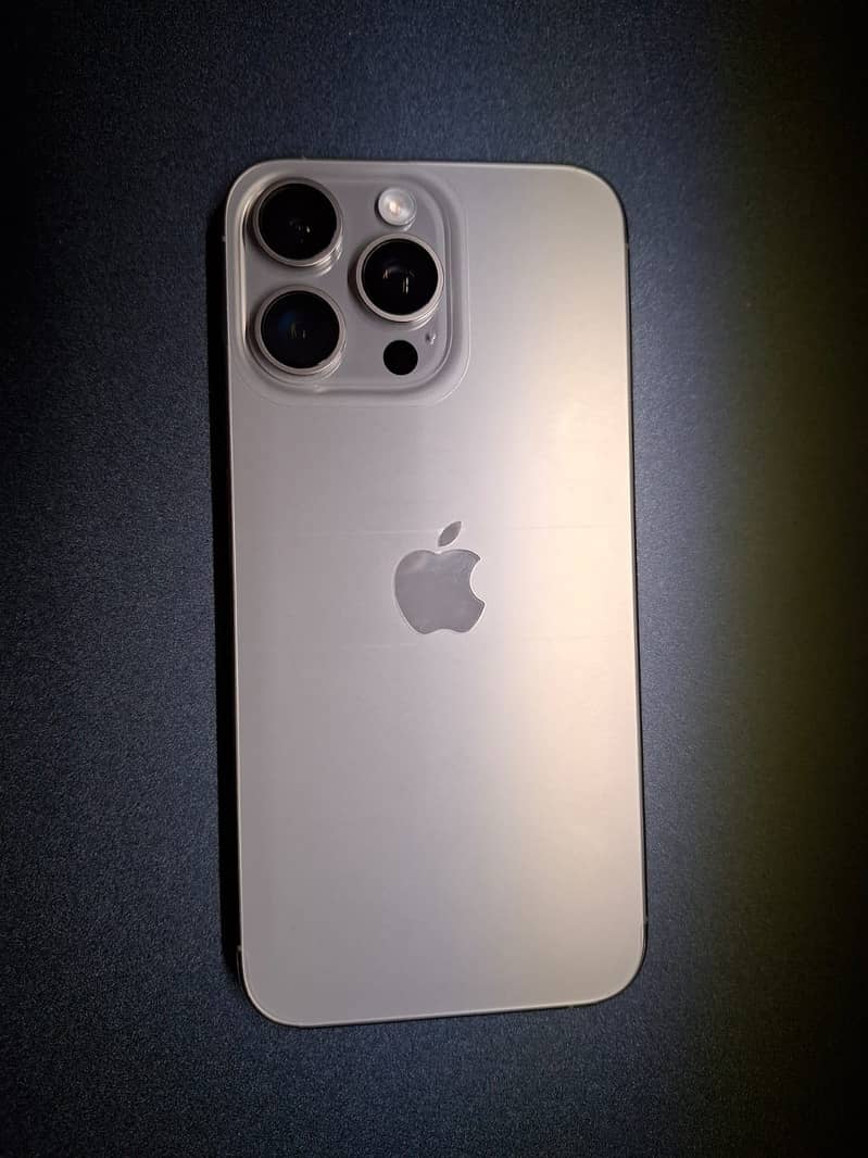 Apple iPhone 15 Pro Max 2