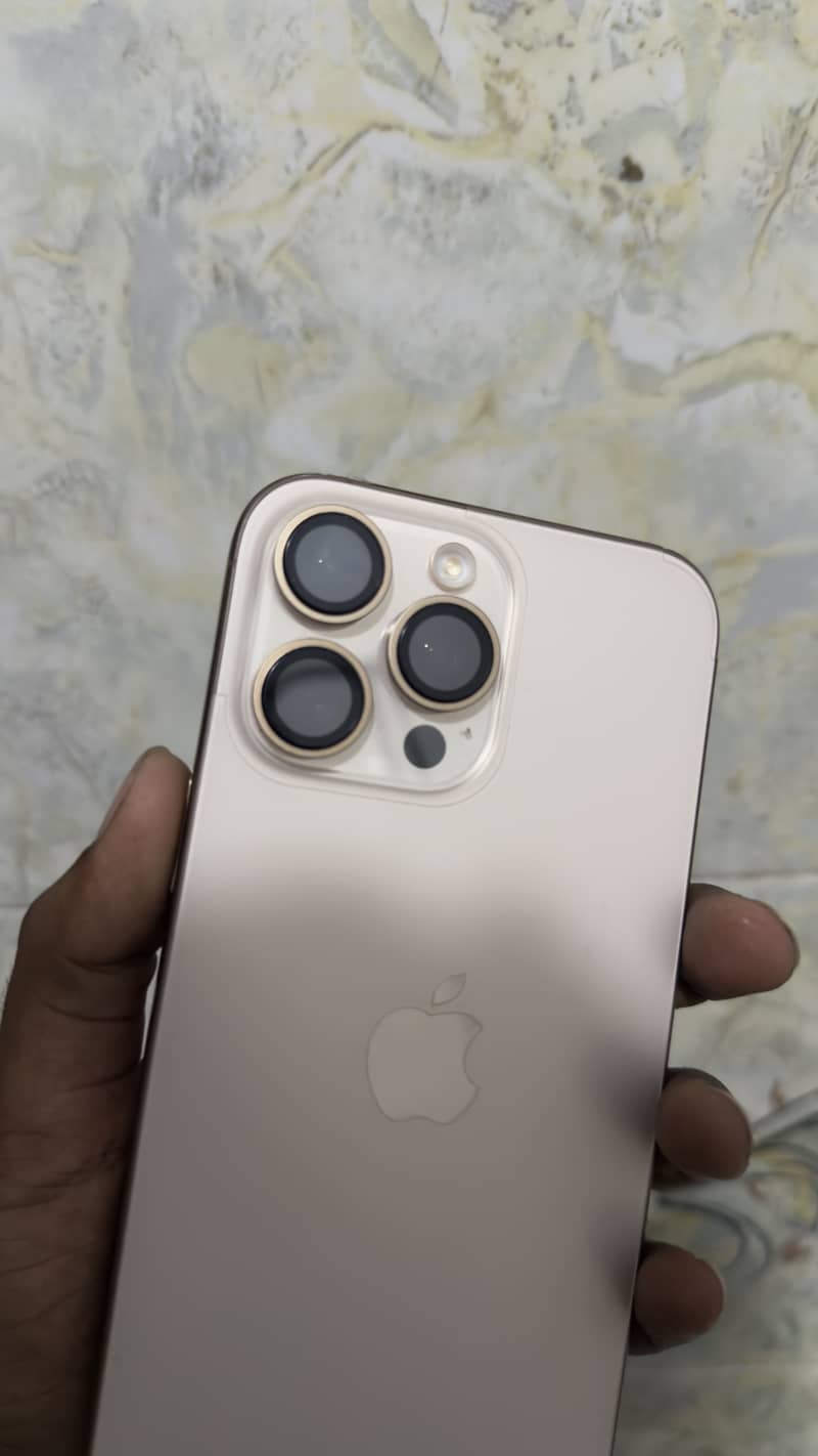 Apple iPhone 16 Pro Max 3