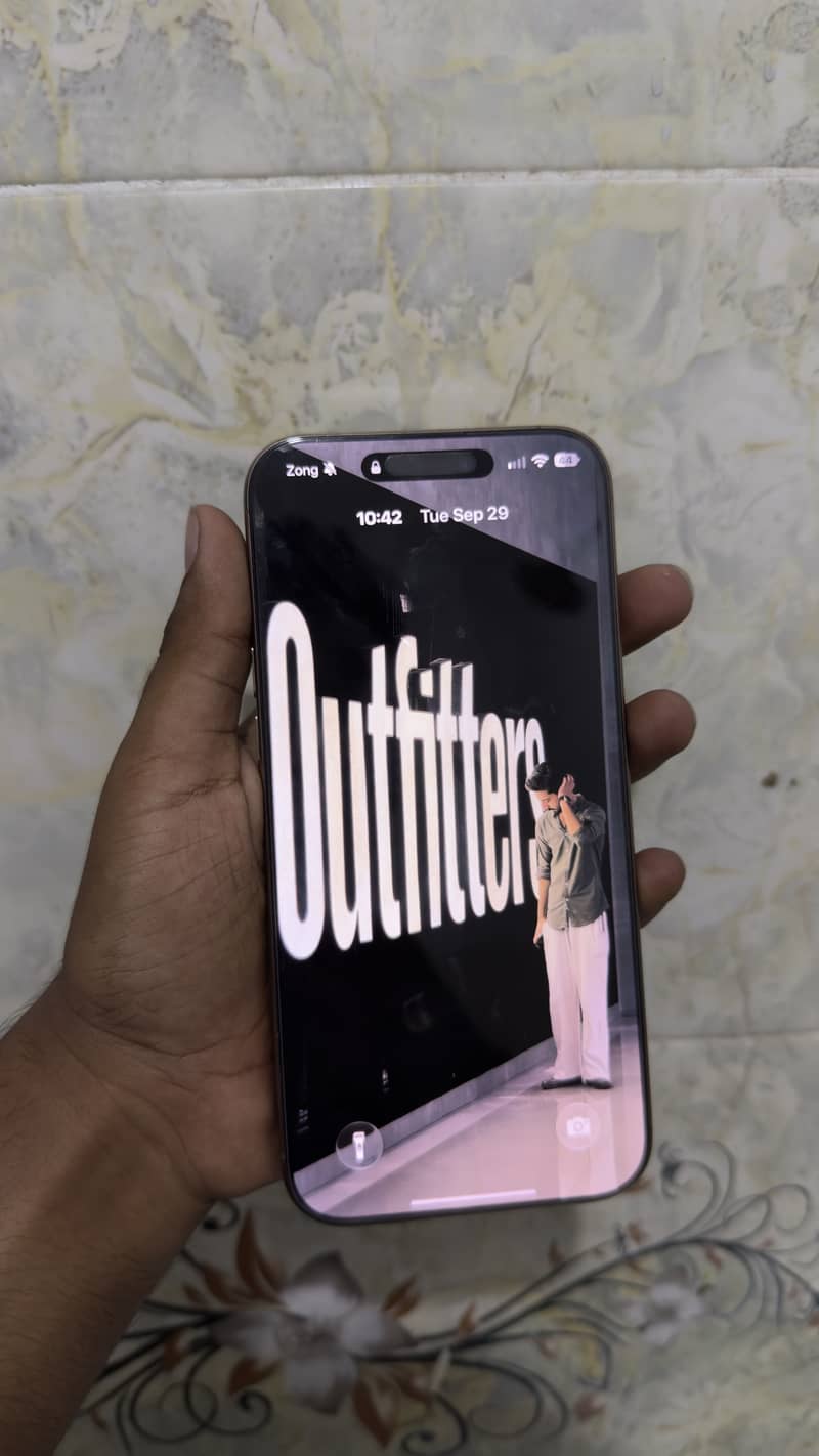 Apple iPhone 16 Pro Max 4