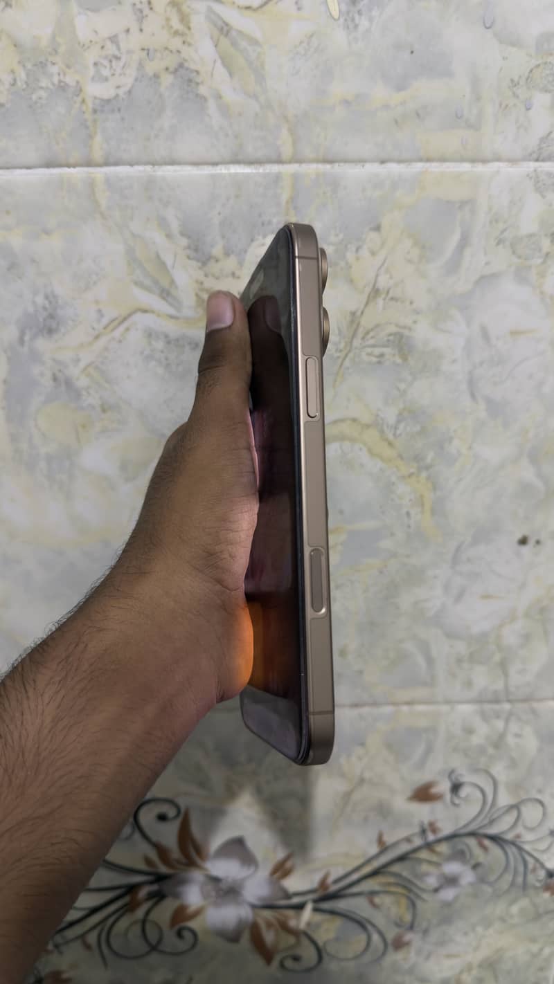 Apple iPhone 16 Pro Max 5