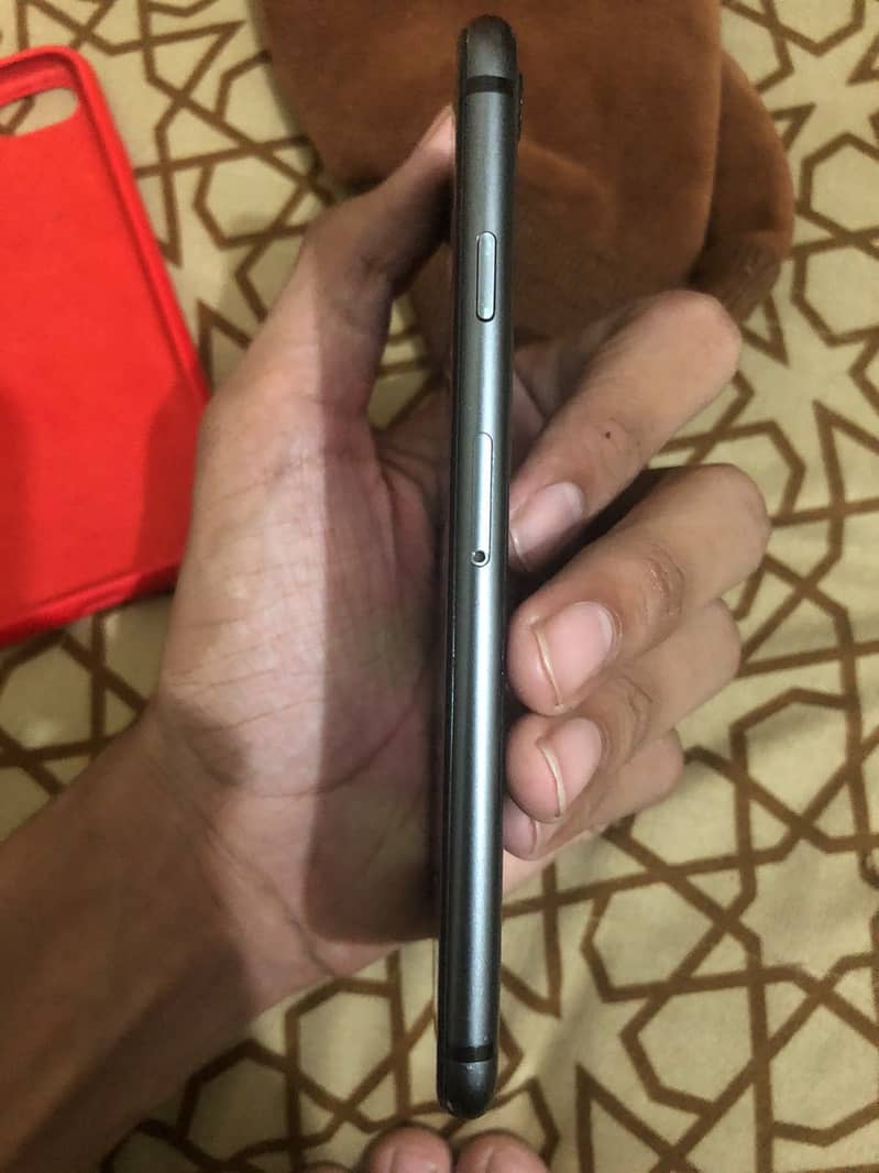 Apple iPhone 8 3