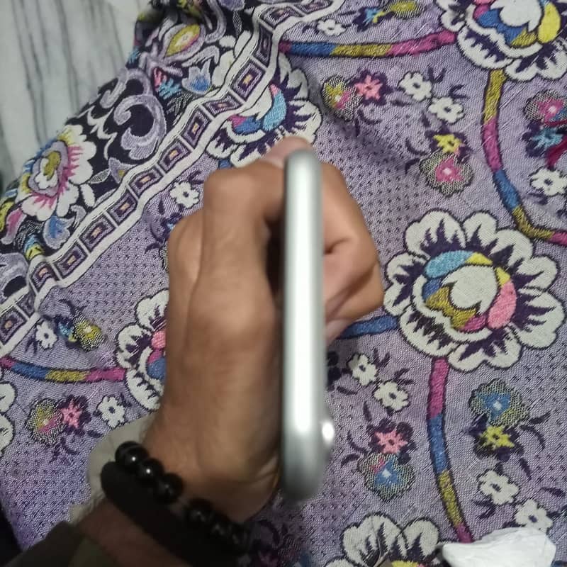 Apple iPhone XR 1