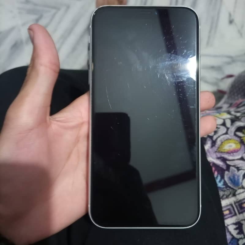 Apple iPhone XR 4
