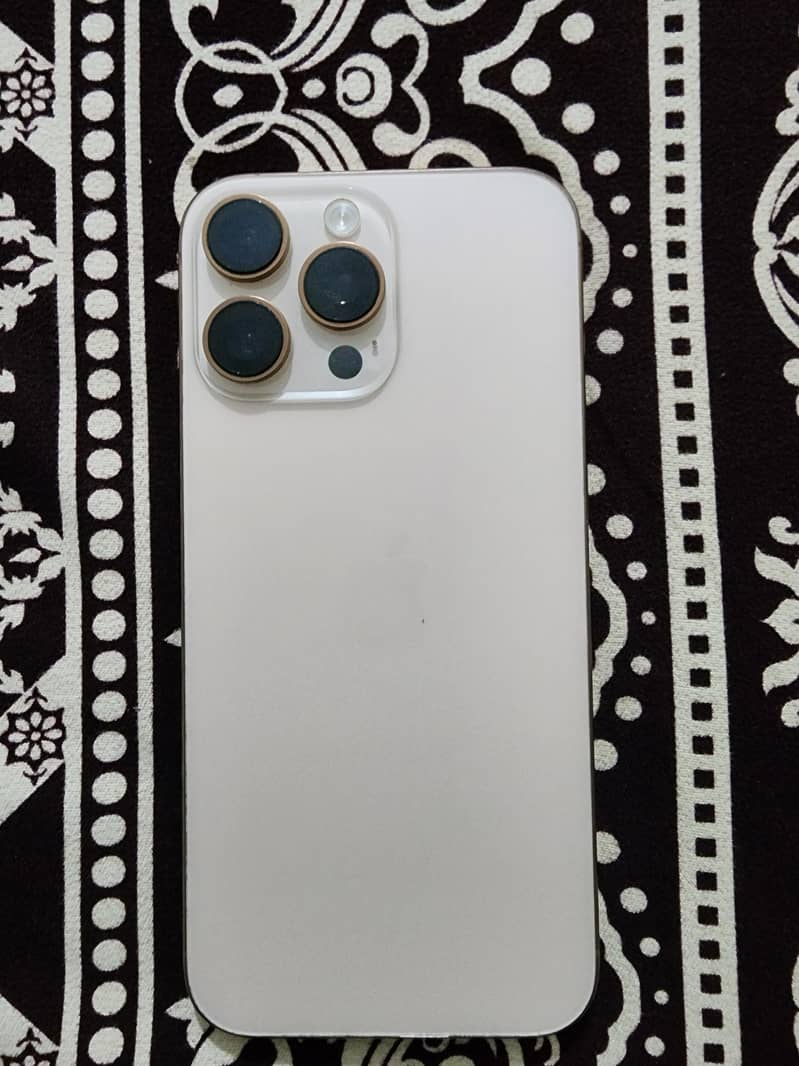 Apple iPhone 16 Pro Max 0