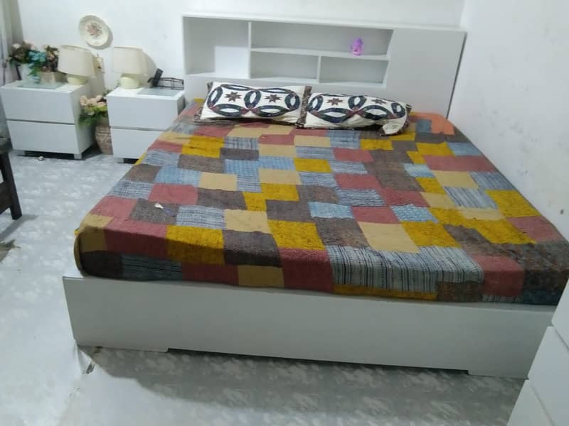 Bed (without  mattres)and dressing 1