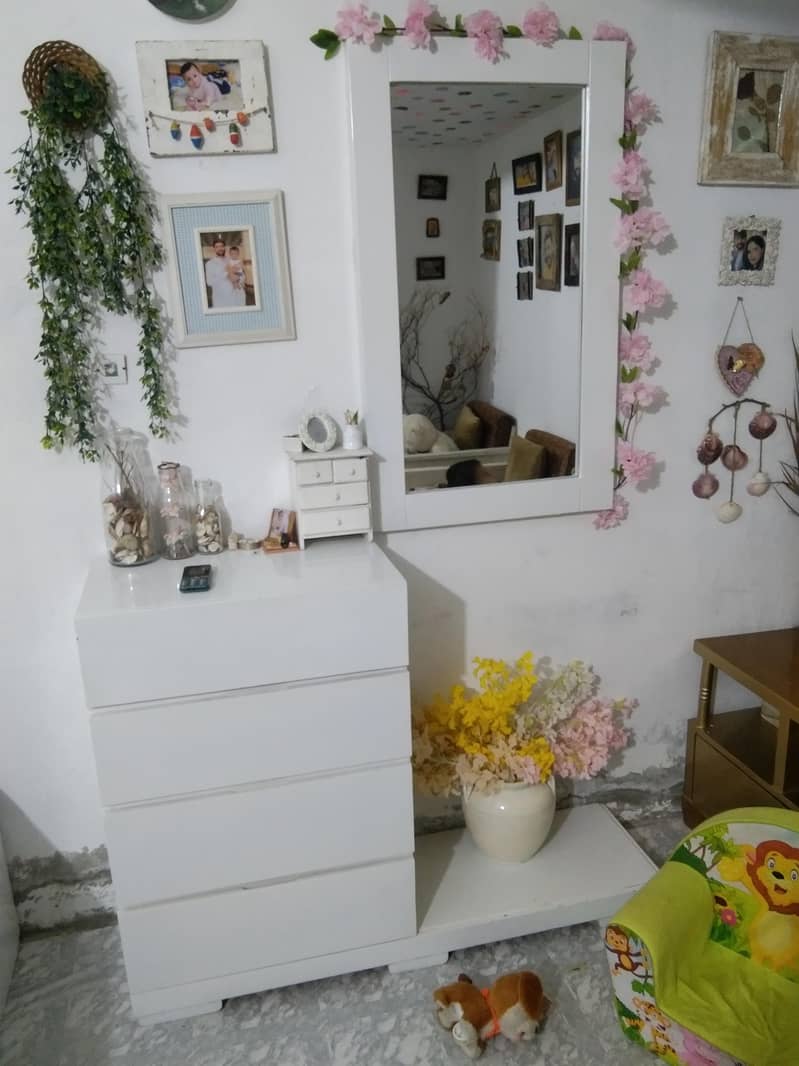 Bed (without  mattres)and dressing 2