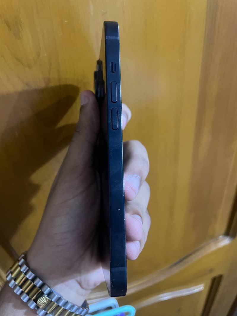 Apple iPhone 14 3