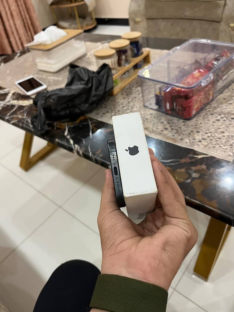 Apple iPhone 15 Pro 2