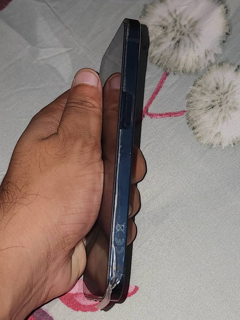 Apple iPhone 13 4