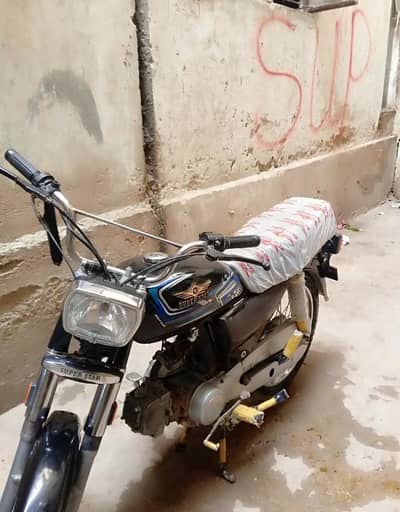 bike hi speed hai super star par tayar hai