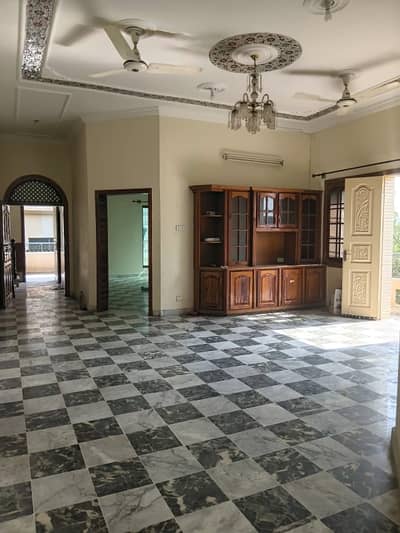 3 Bed Luxury Upper Portion Ideal for Family