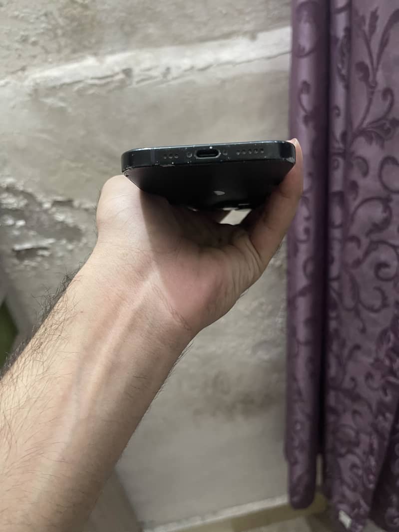 Apple iPhone 15 4