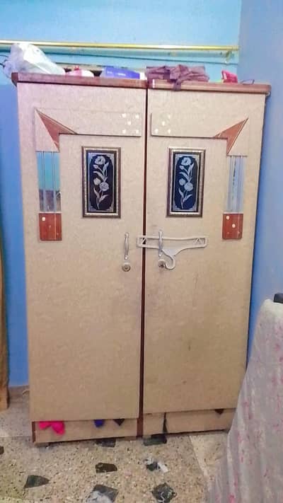 king size bed 6/6.5 without matress 2 part Almarii