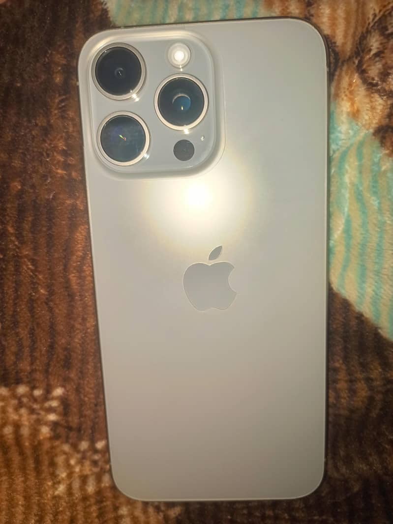 Apple iPhone 15 Pro Max 0