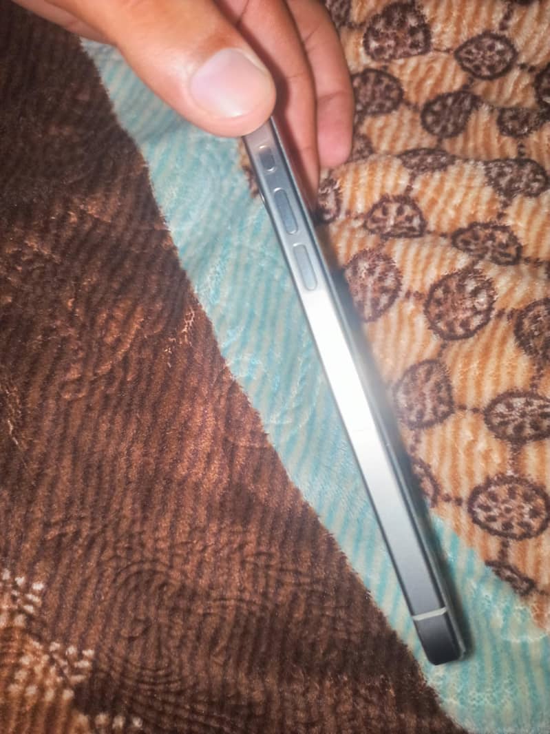 Apple iPhone 15 Pro Max 3