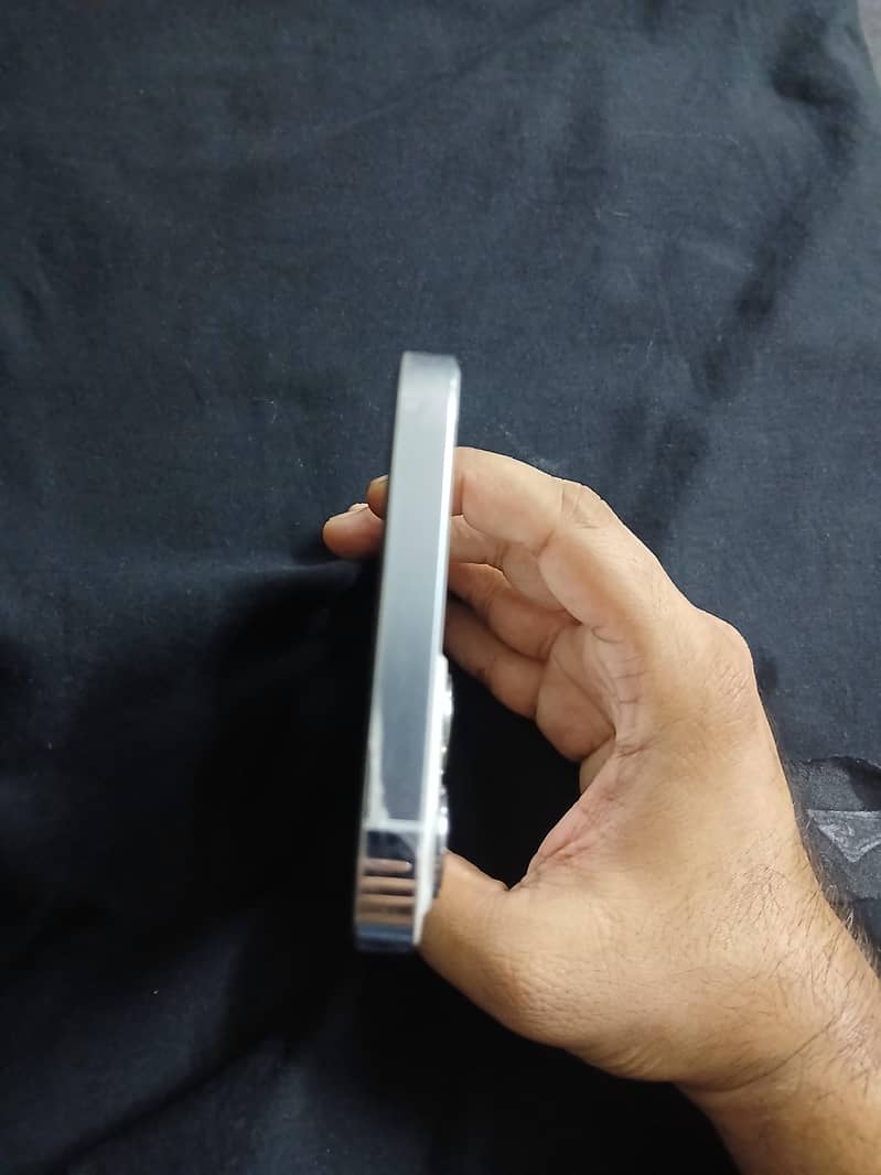Apple iPhone 12 Pro Max 3