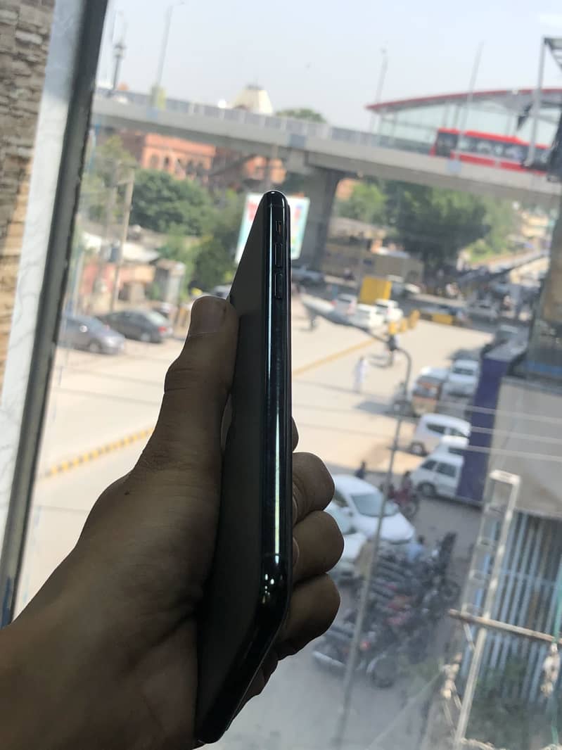 Apple iPhone 11 Pro Max 1